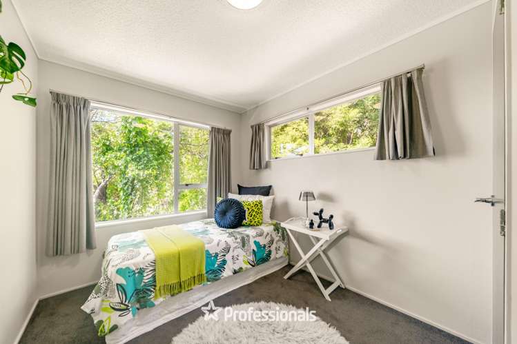 6 Swadel Way Karori_11
