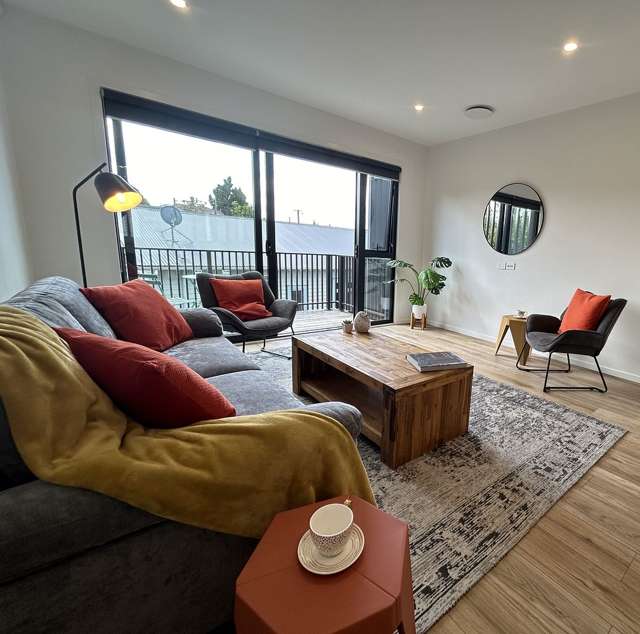 Room 1 @ 5/25 Lloyd Avenue Mount Albert_2