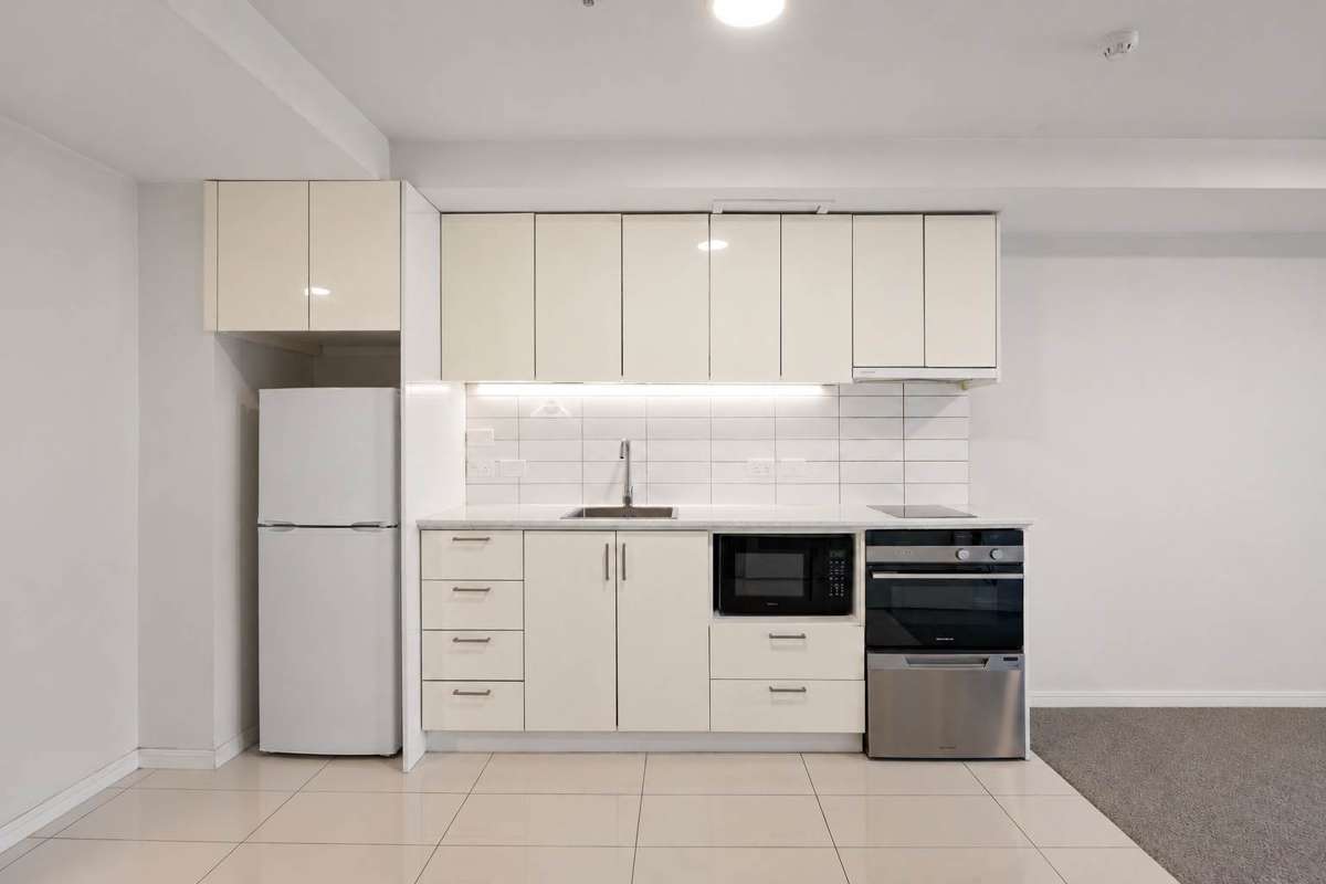 402/168 Hobson Street_3