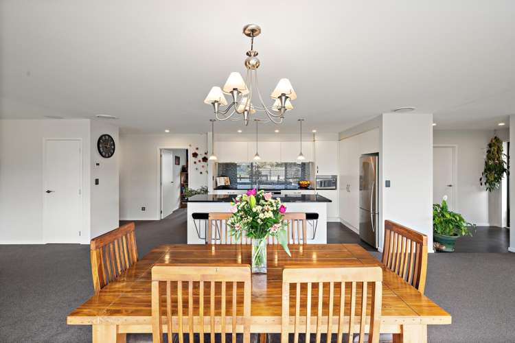 37 Ocean View Crescent Rarangi_10