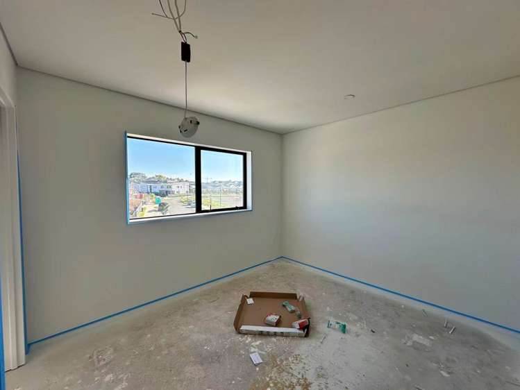 Unit 9, 81 Otuwairoa Esplanade Papakura_6