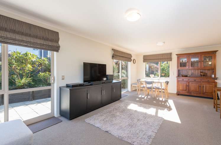 369 Princes Drive Britannia Heights_10