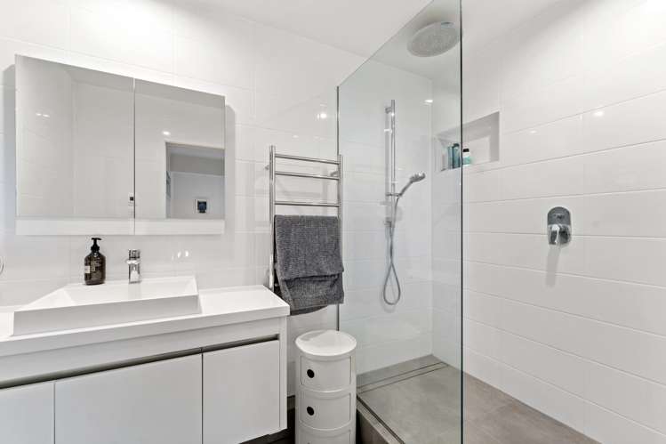 16 Coldham Crescent Saint Johns_13