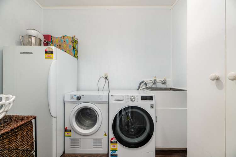 51 Onedin Place Titirangi_18