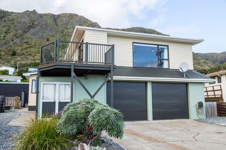 3105 Cape Palliser Road Cape Palliser_1