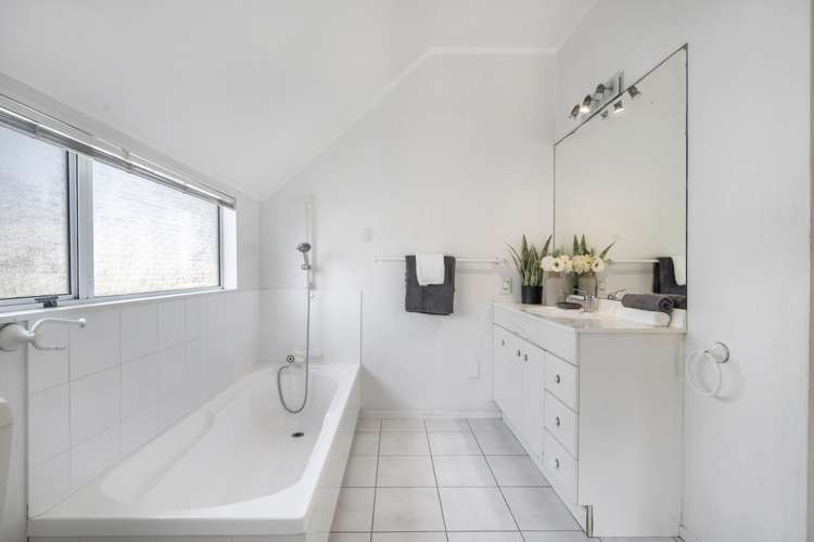 1/24 Clonbern Road Remuera_11