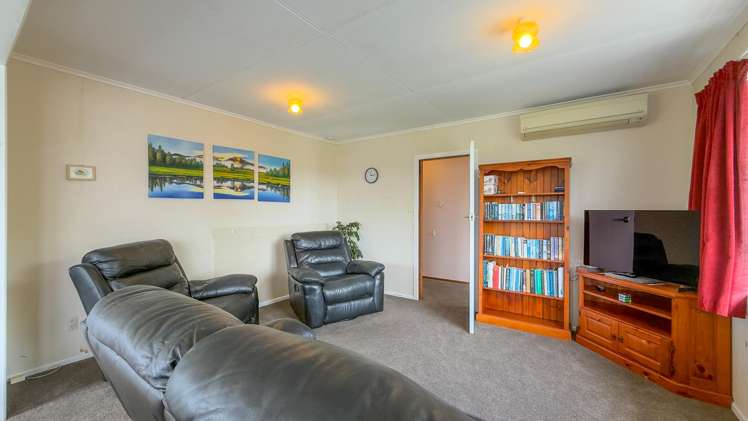 108 Canal West Road Waitakaruru_11