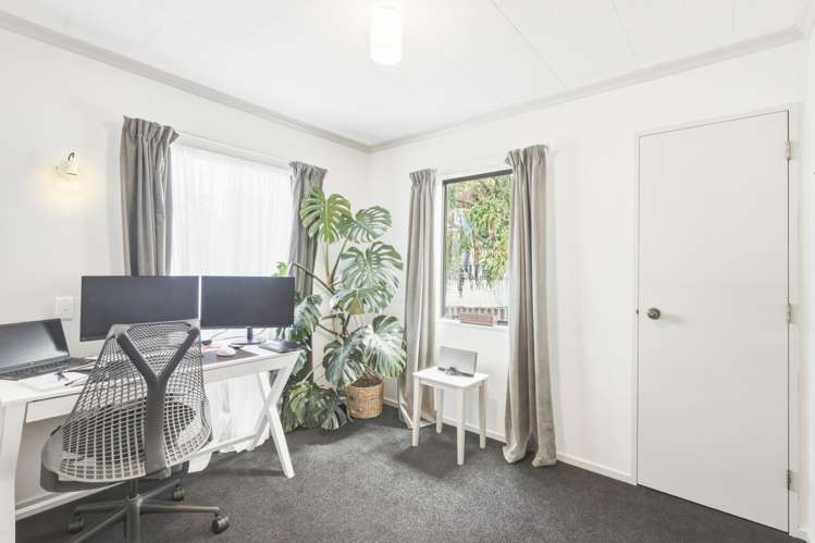 8A Church Place Whanganui Central_10