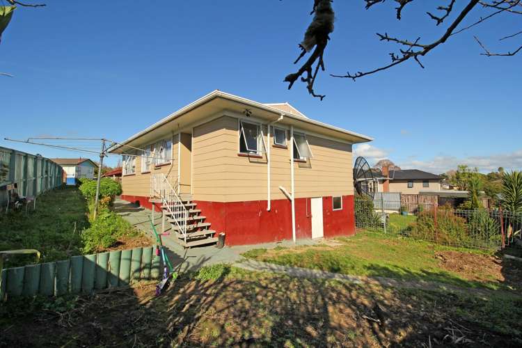 2/4 Espada Place Clover Park_10