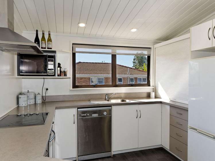 15 Bodi Place Te Atatu South_8