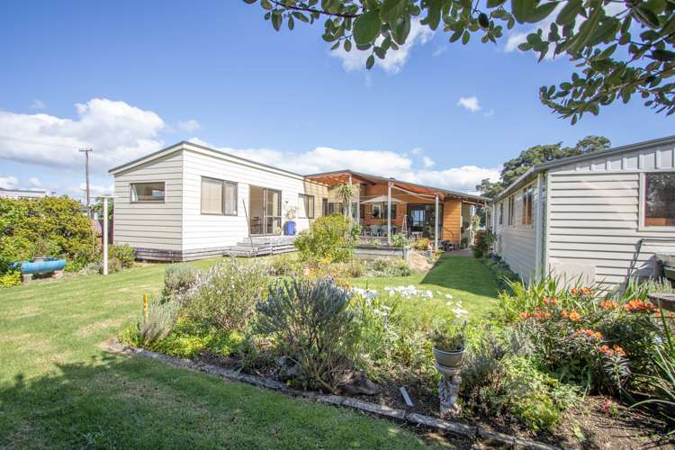 8 Seaview Avenue Te Puru_6