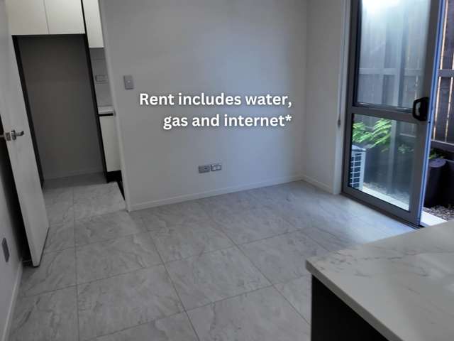 2 bed water gas internet parking incl