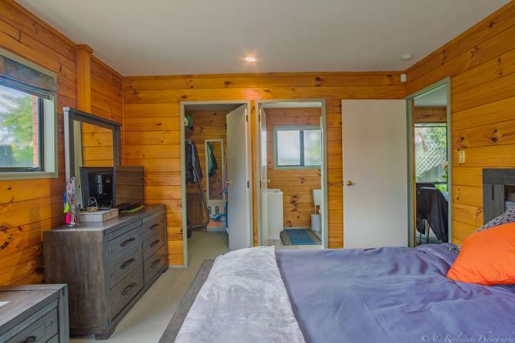 45 Pages Road Marchwiel_9