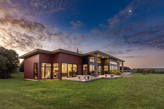 Private 40 hectares with Architect-Designed home