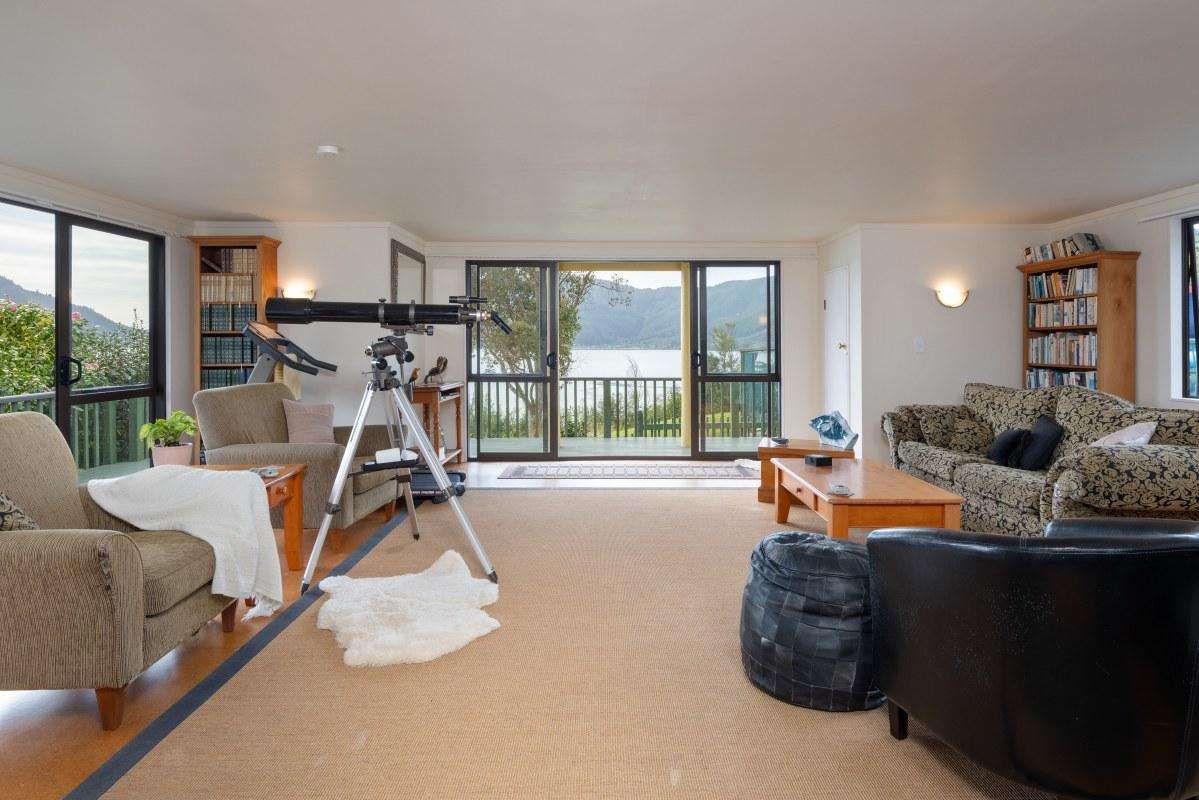 Black Point, Whatanihi._5