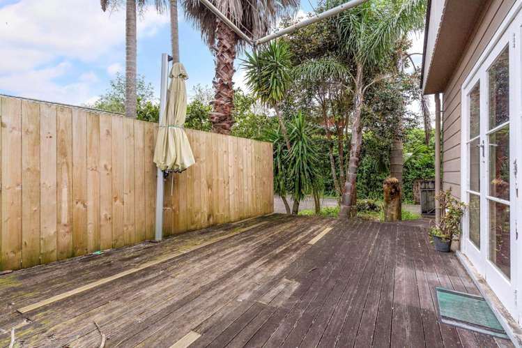 18 Triangle Road Massey_10