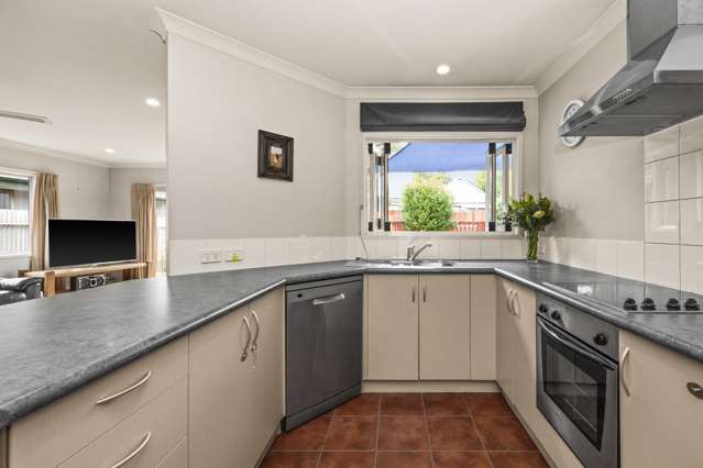 810a Cook Place Raureka_4