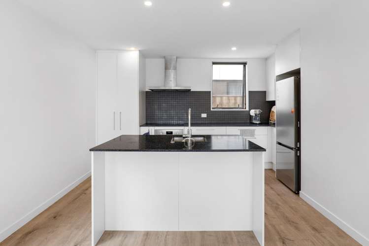 8/6 Skibbereen Drive_3