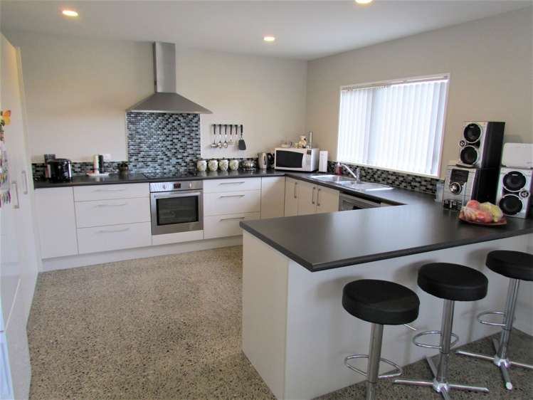 78 Domett Esplanade Cobden_3