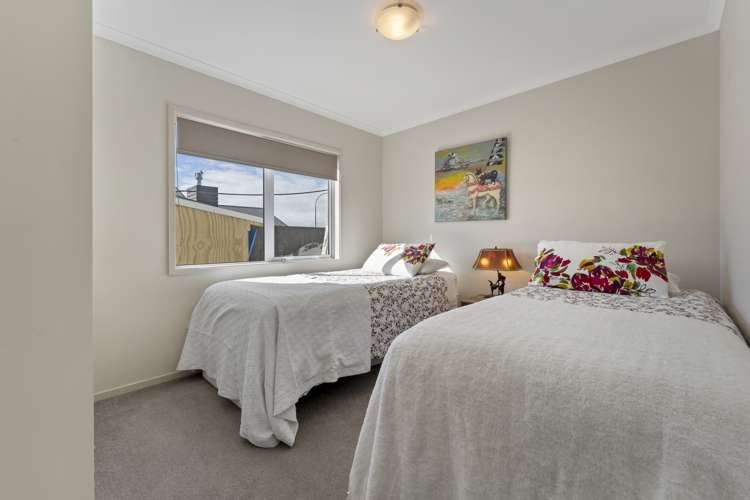 4 Montague Grove Stratford_13