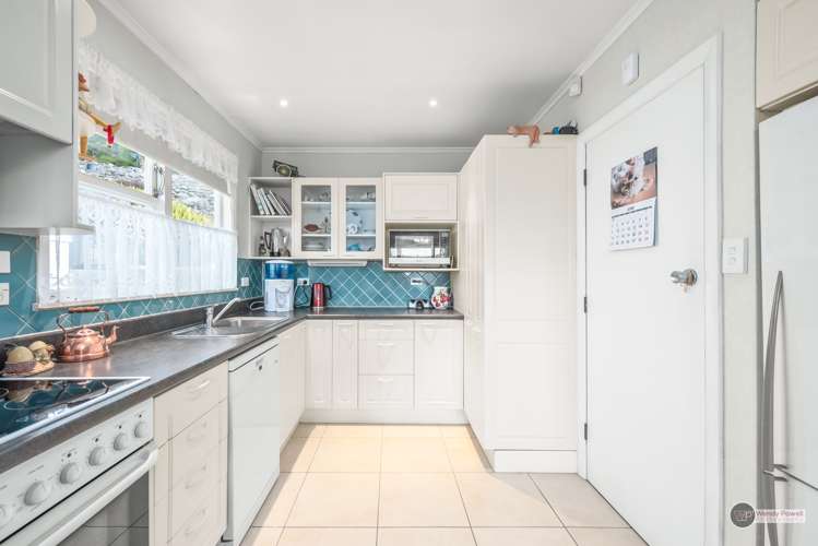 37 Dalton Grove Stokes Valley_11