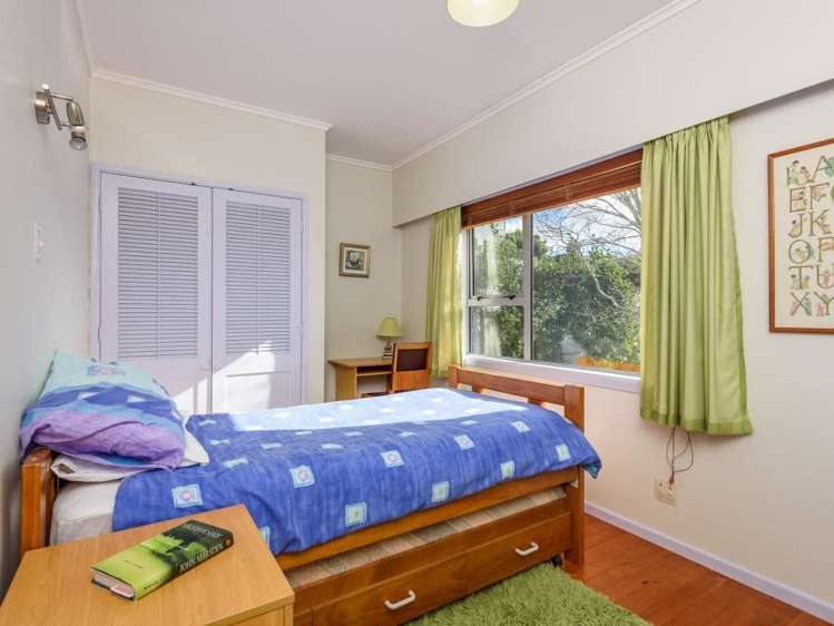 8 Ridd Crescent Karori_12