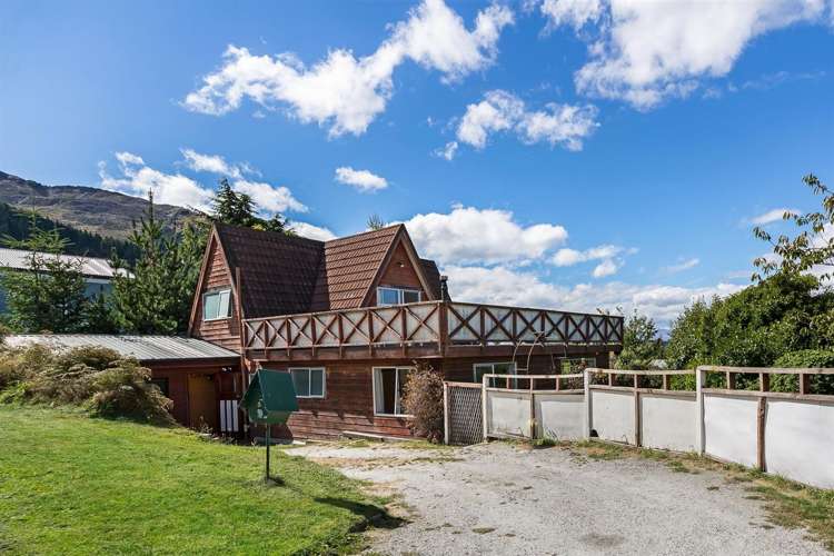 5 Avalon Crescent Fernhill/Sunshine Bay_2