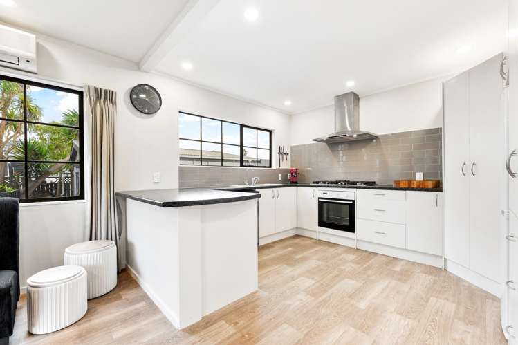 19 Crampton Court Orewa_1