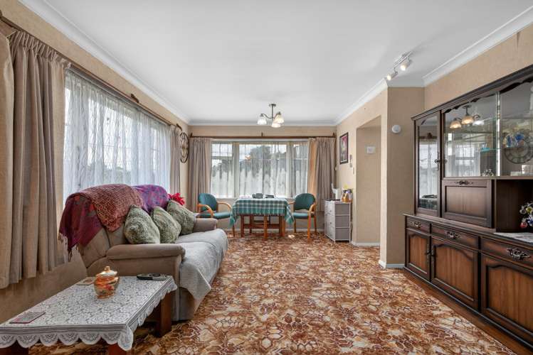 5 Burden Avenue Wainuiomata_6