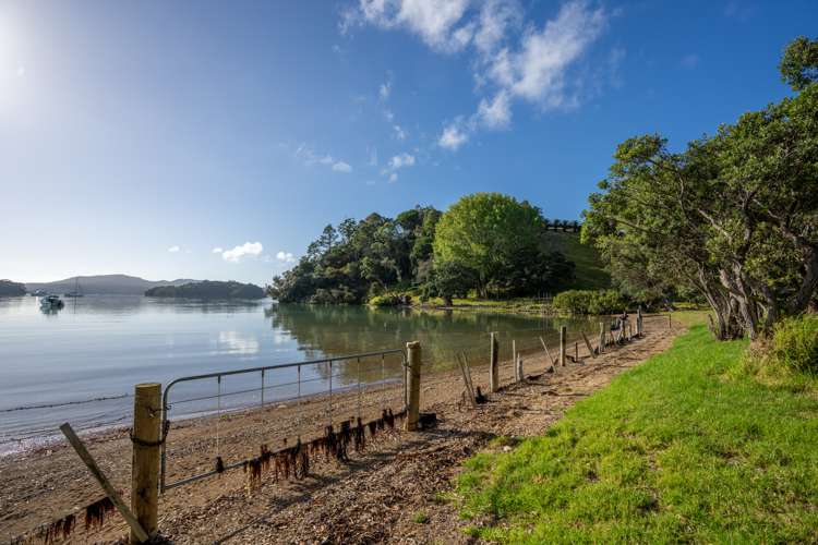 130 Whangaruru Wharf Road Russell Surrounds_10