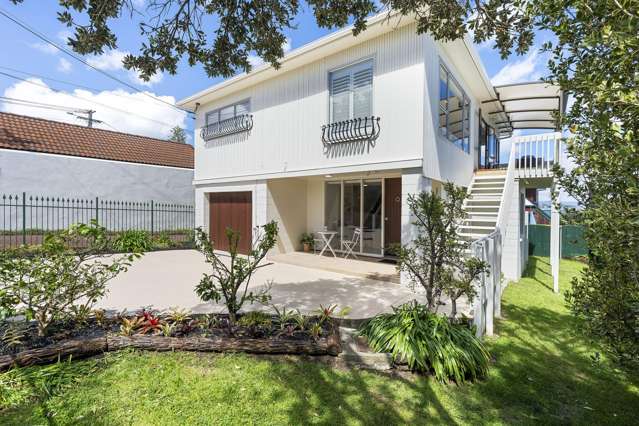 Devonport Home & Sea Views!