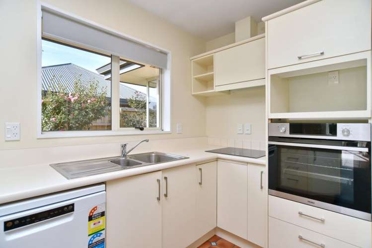 2c Hilton Drive Amberley_9