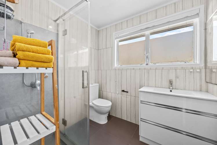 22 Royal Road Massey_9