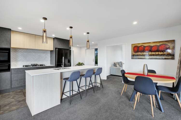 8d Amy Way Bell Block_8