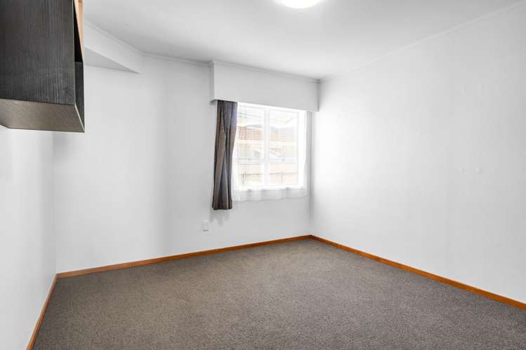 1/4 Maitland Avenue Stoke_15