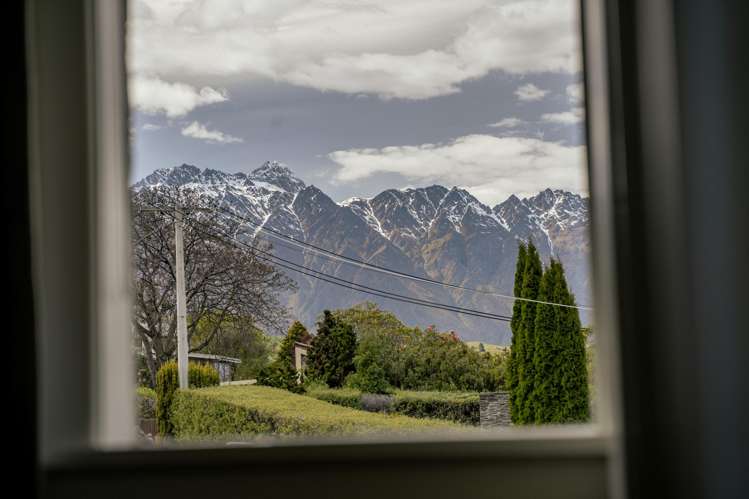 1 Suburb Street Queenstown_19