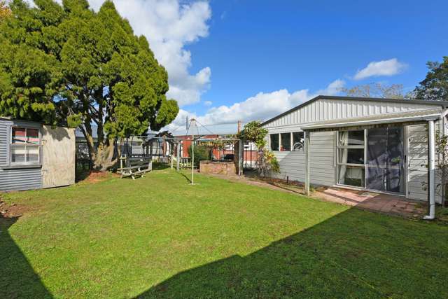 2/25a Ward Street Trentham_1