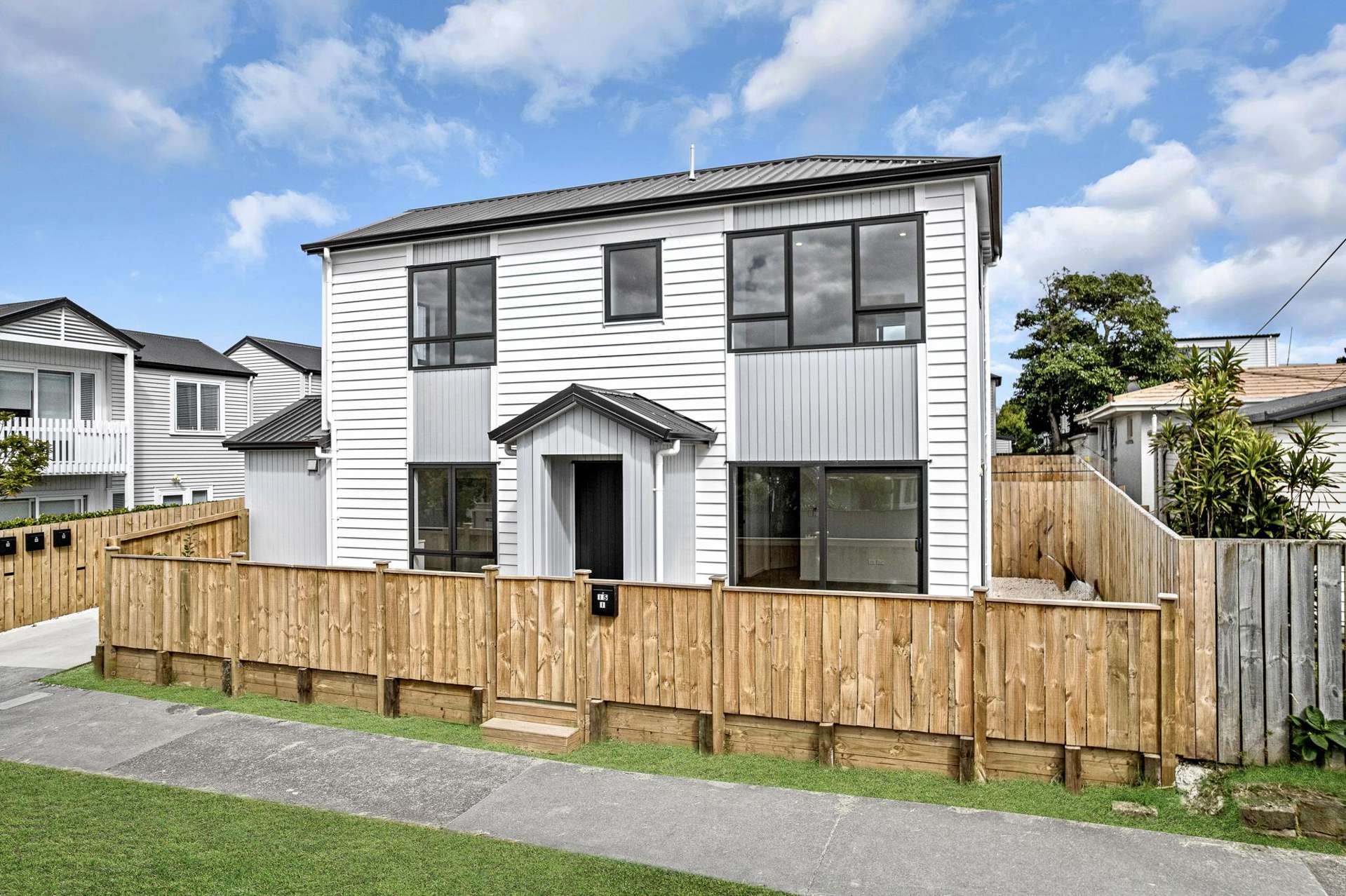 15A Holland Avenue Point England_0