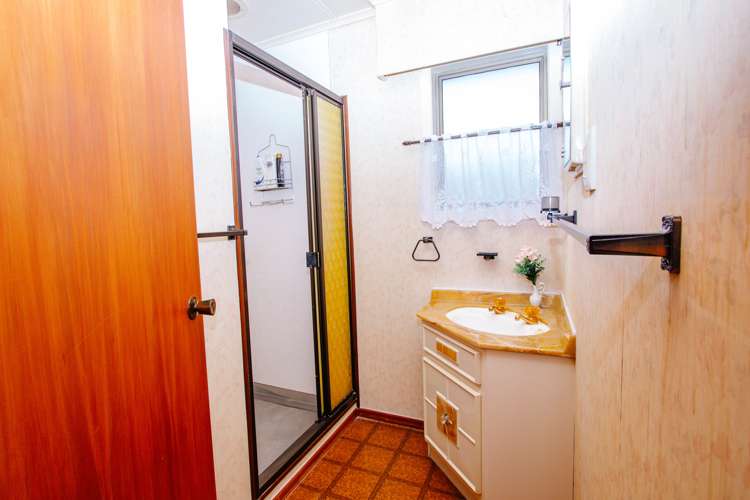 35 West Crescent Te Puru_21