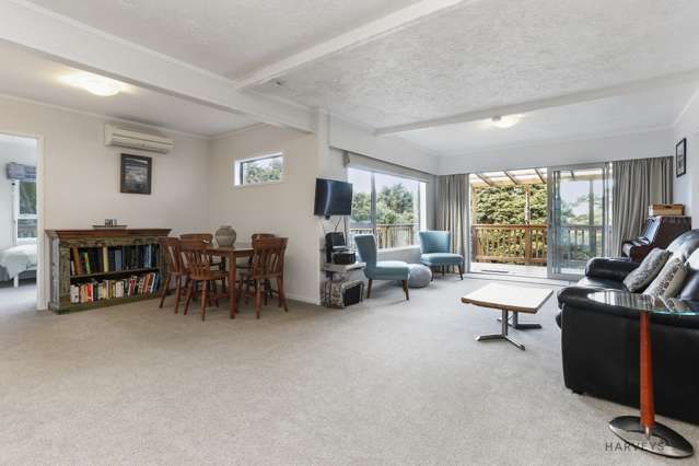 903 West Coast Road Waiatarua_3