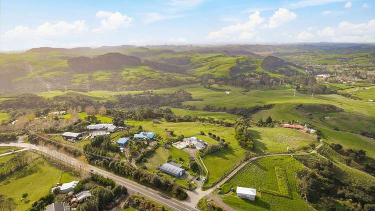1382 Old North Road Helensville_25