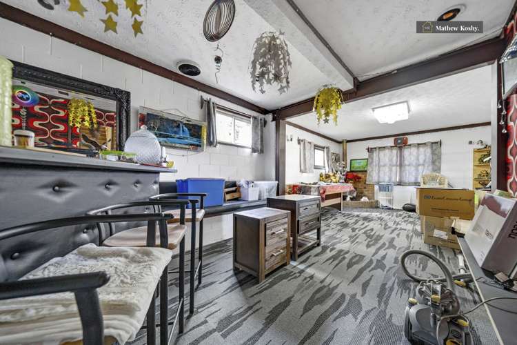 17 Tiroroa Avenue Te Atatu South_10