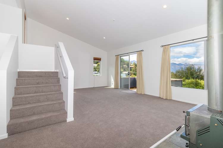 19a Arawata Terrace Fernhill/Sunshine Bay_11