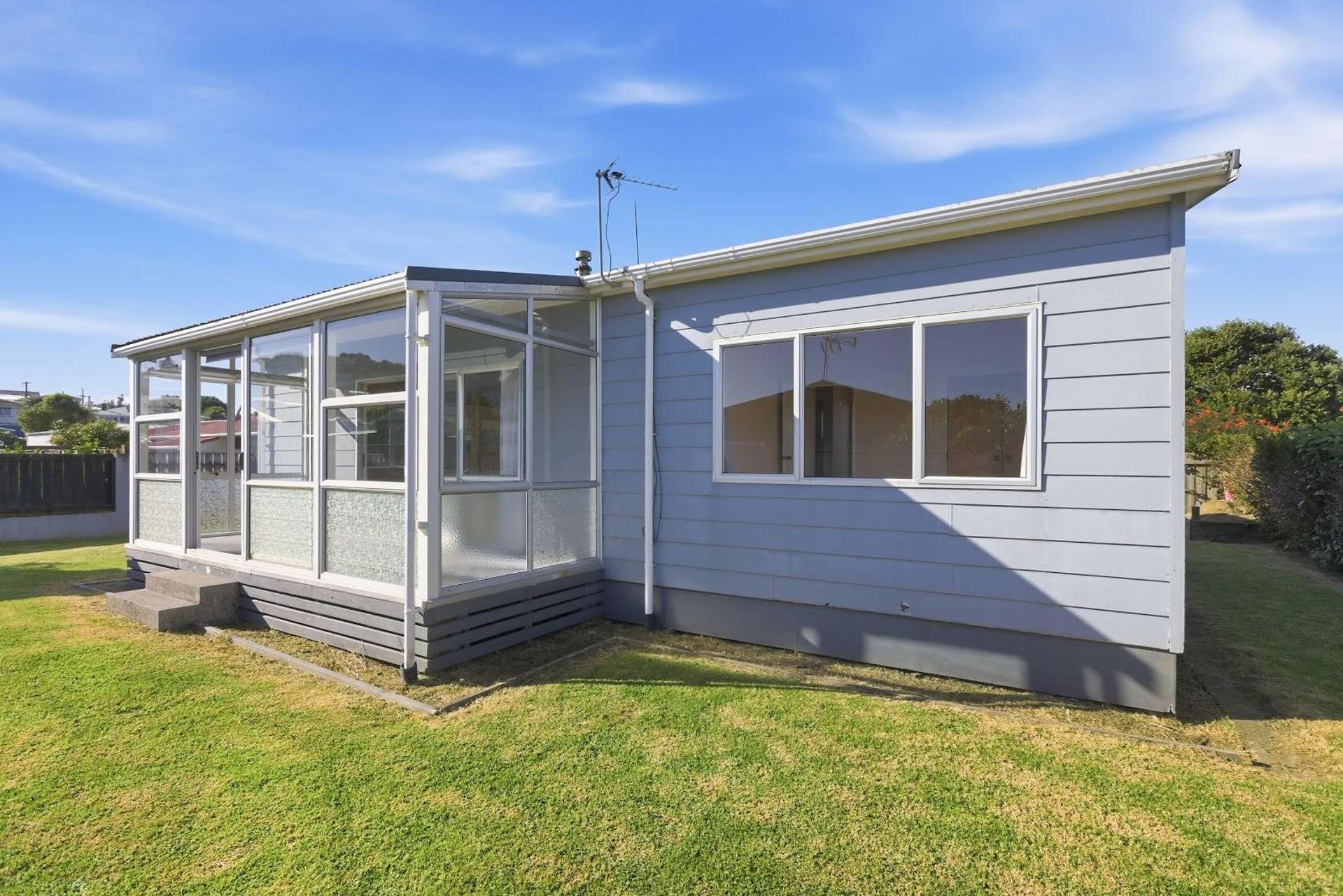 2/92a Ngamotu Road Spotswood_0