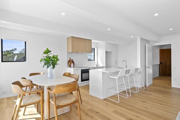 1/24 Revelation Drive Clifton_5