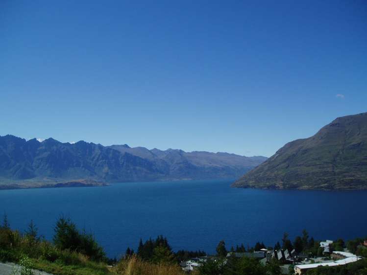 12b Von Place Fernhill/Sunshine Bay_10