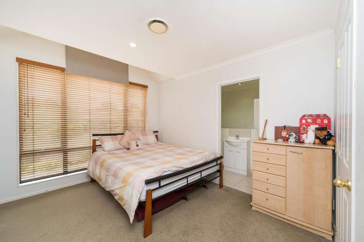 54 Cashmere Drive Fitzherbert_24