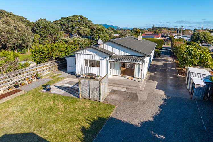 8 Manuka Street Otaki Beach_33