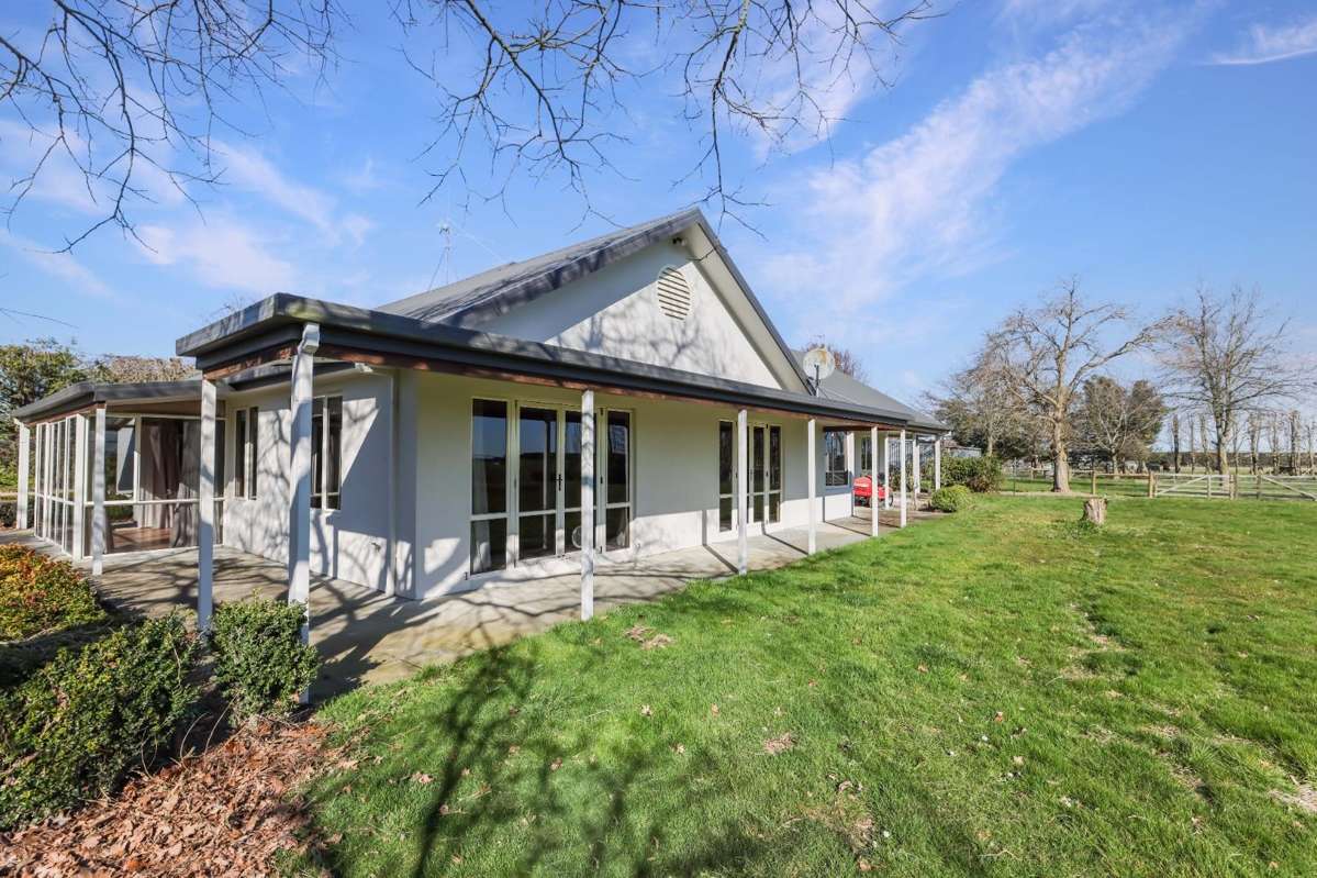 Country Living With Plenty Of Space 1