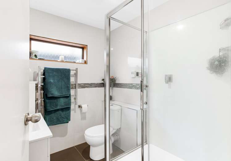 219 Laingholm Drive Laingholm_12